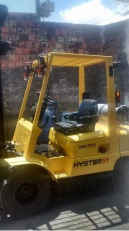 Empilhadeira Marca Hyster 55, 2,5 ton Torre triplex ano 2004 R$ 38.000,00