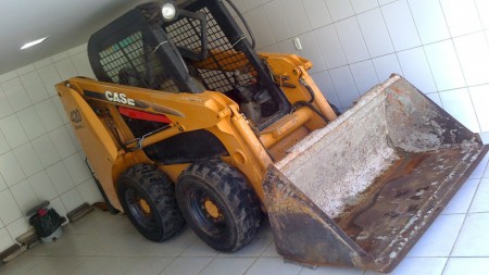 Minicarregadeira Case 420 ano 2011 R$ 50.000,00